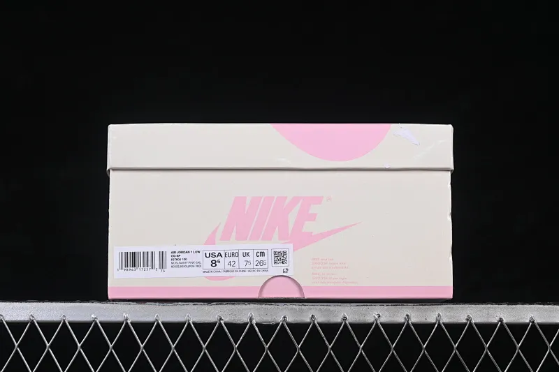All categories Air Jordan Jordan series basketball shoes Air Jordan 1 Low OG version Travis Scott x Air Jordan 1 Low OG AJ1 Joe 1 undercut low IQ7604-100